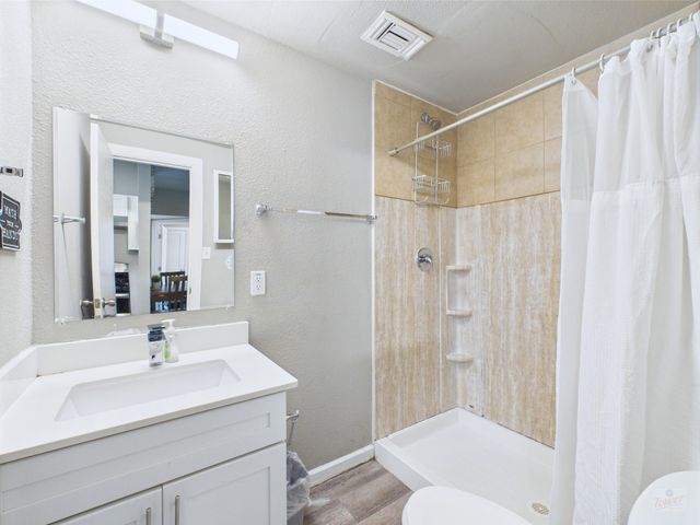 911 W 22nd ST 302, Austin, TX 78705