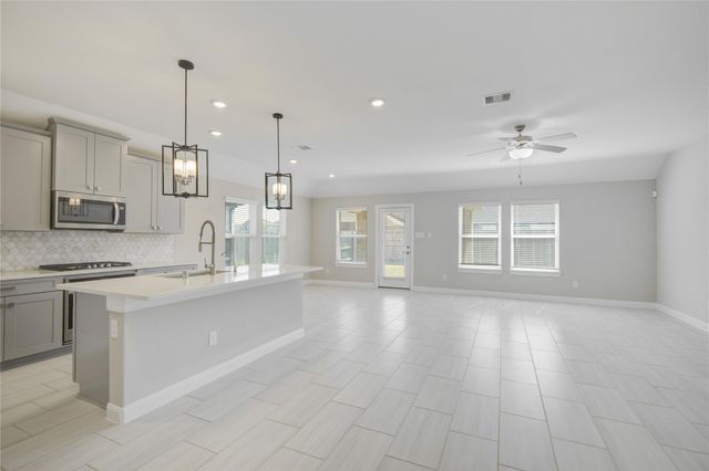 2618 Summer Indigo Trail, Pearland, TX 77089