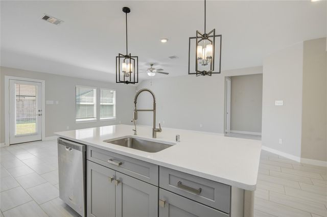 2618 Summer Indigo Trail, Pearland, TX 77089