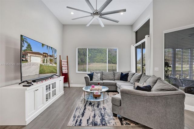 8795 NW 76th Pl, Tamarac, FL 33321