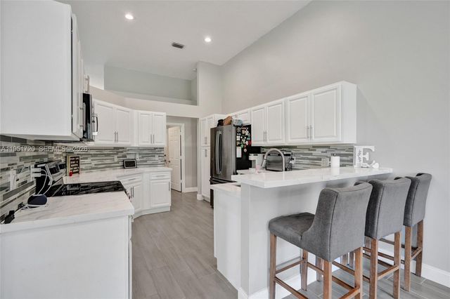 8795 NW 76th Pl, Tamarac, FL 33321