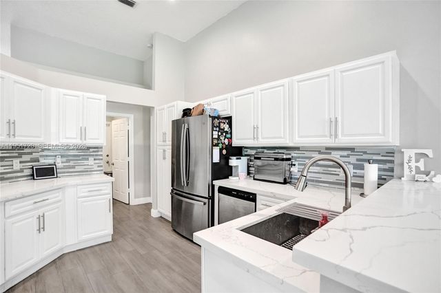 8795 NW 76th Pl, Tamarac, FL 33321