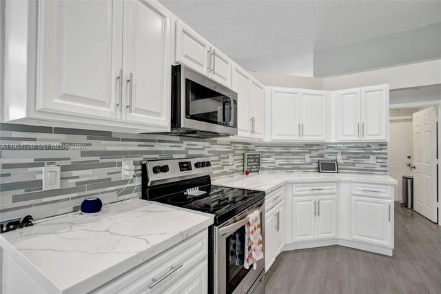 8795 NW 76th Pl, Tamarac, FL 33321