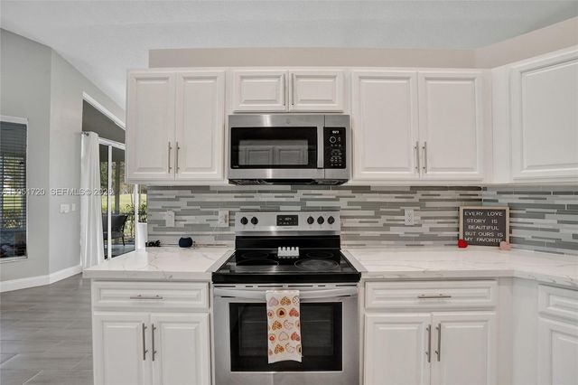 8795 NW 76th Pl, Tamarac, FL 33321