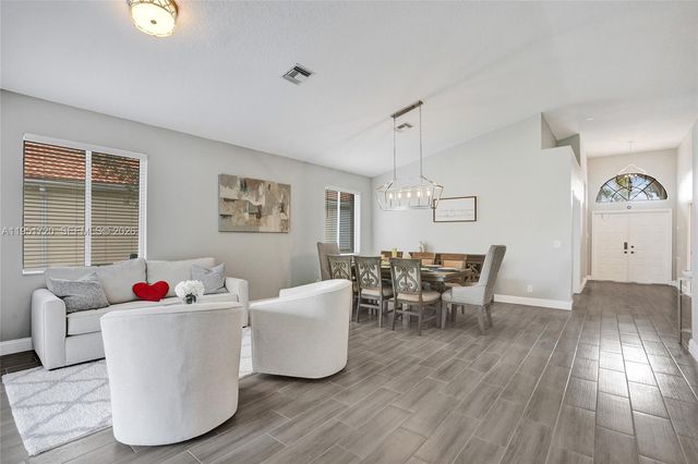 8795 NW 76th Pl, Tamarac, FL 33321