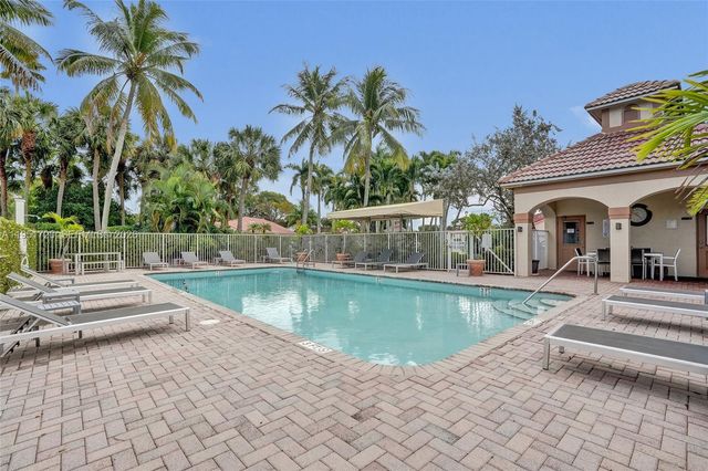 8795 NW 76th Pl, Tamarac, FL 33321