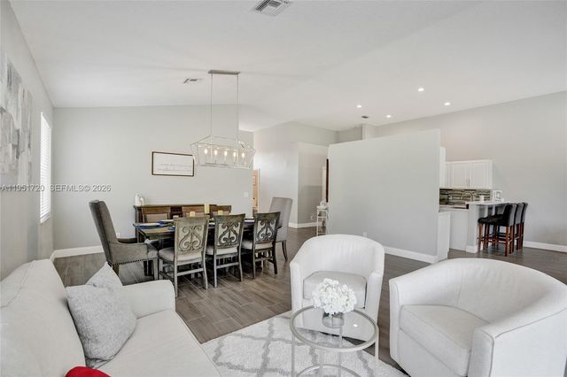 8795 NW 76th Pl, Tamarac, FL 33321