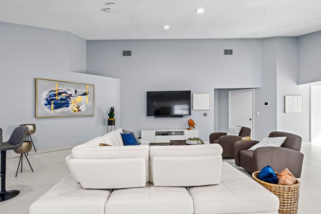 7017 NW 3rd Avenue SE, Boca Raton, FL 33487