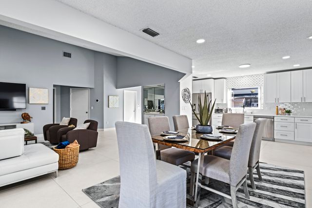 7017 NW 3rd Avenue SE, Boca Raton, FL 33487