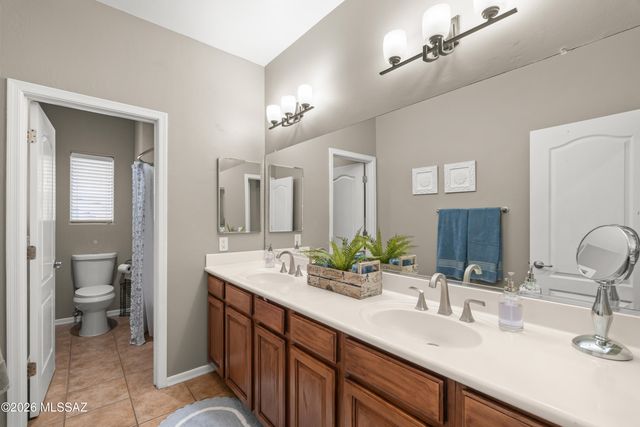 11906 N Mesquite Hollow Drive, Oro Valley, AZ 85737