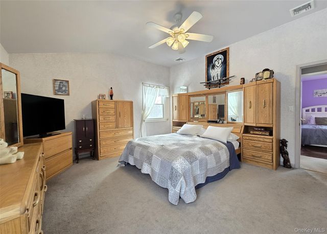 23 Apple Lane, Medford, NY 11763