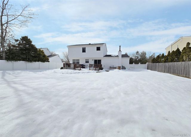 23 Apple Lane, Medford, NY 11763