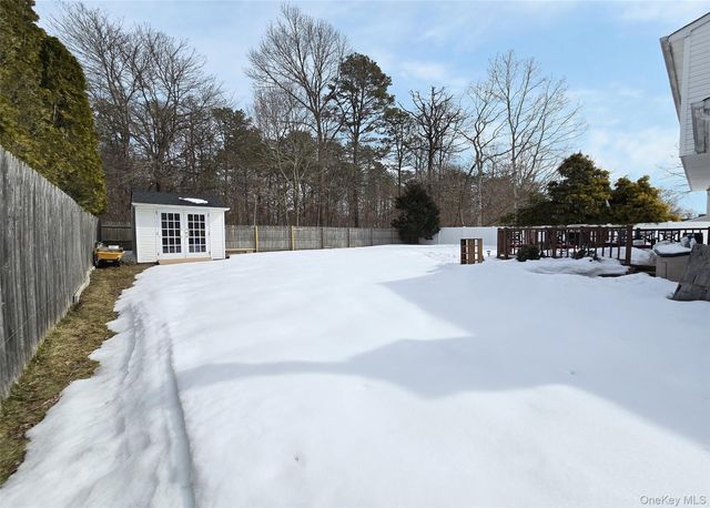 23 Apple Lane, Medford, NY 11763