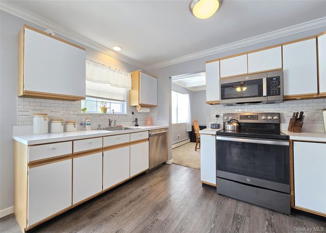 23 Apple Lane, Medford, NY 11763