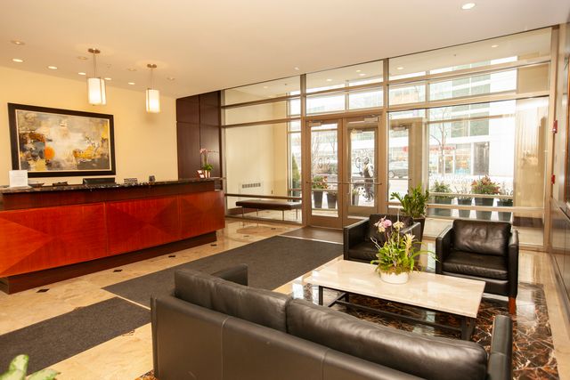 807 Davis Street 505, Evanston, IL 60201