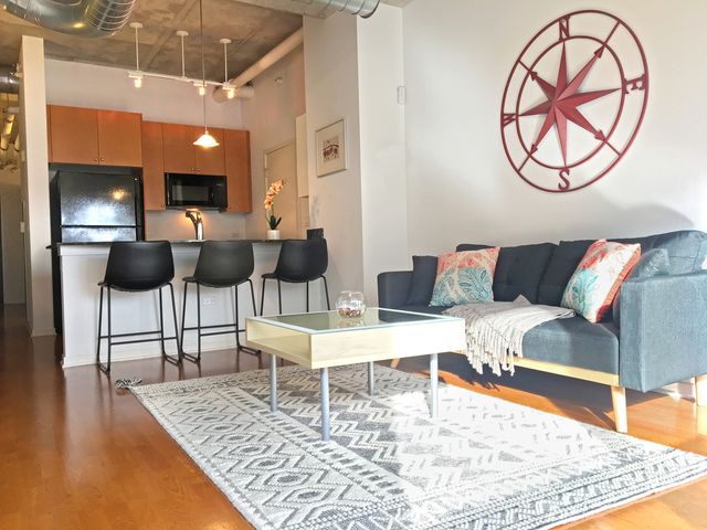 807 Davis Street 505, Evanston, IL 60201