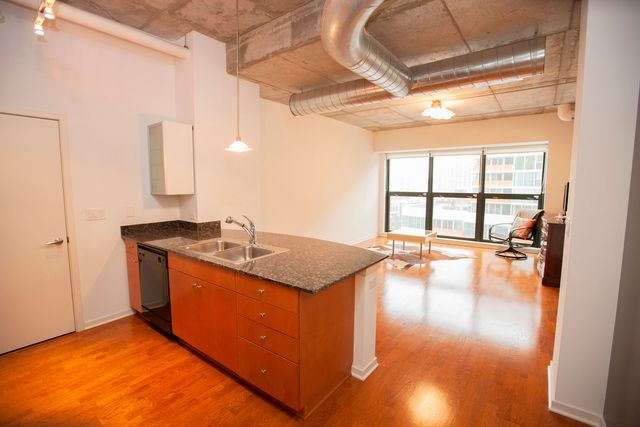 807 Davis Street 505, Evanston, IL 60201