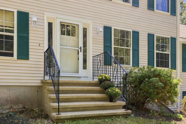27 Peabody Drive, Danville, NH 03819