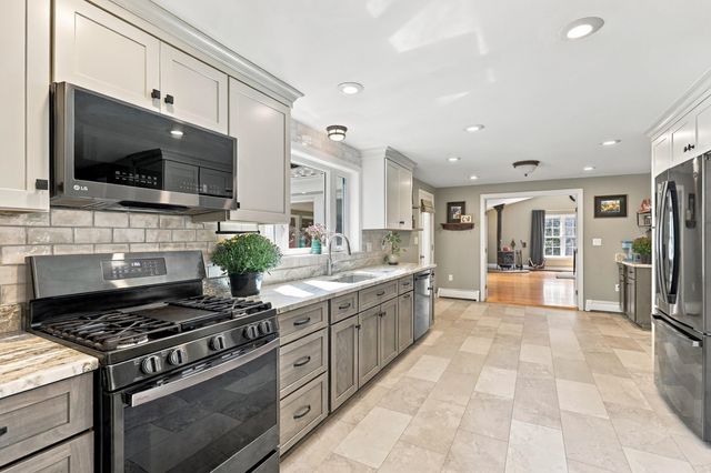 27 Peabody Drive, Danville, NH 03819
