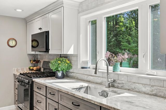 27 Peabody Drive, Danville, NH 03819