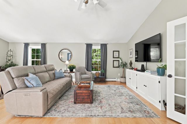 27 Peabody Drive, Danville, NH 03819