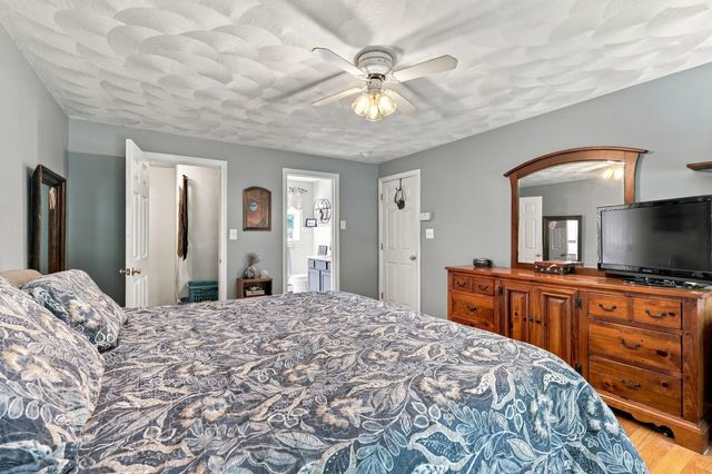 27 Peabody Drive, Danville, NH 03819