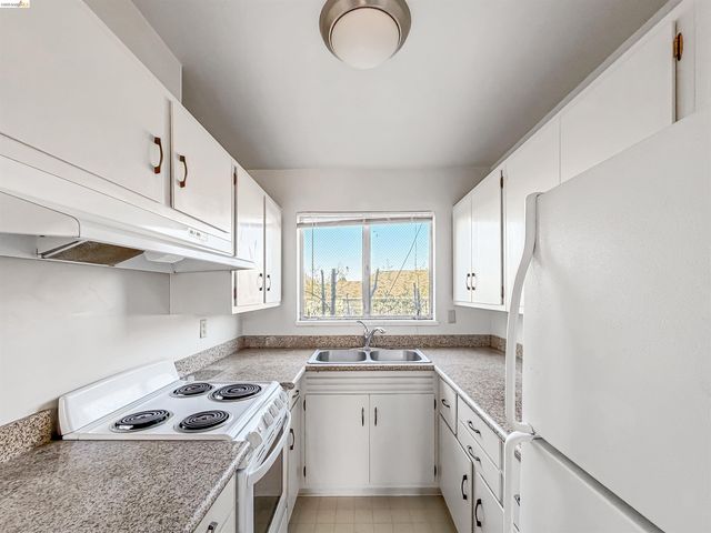 2172 Blake St, Berkeley, CA 94704