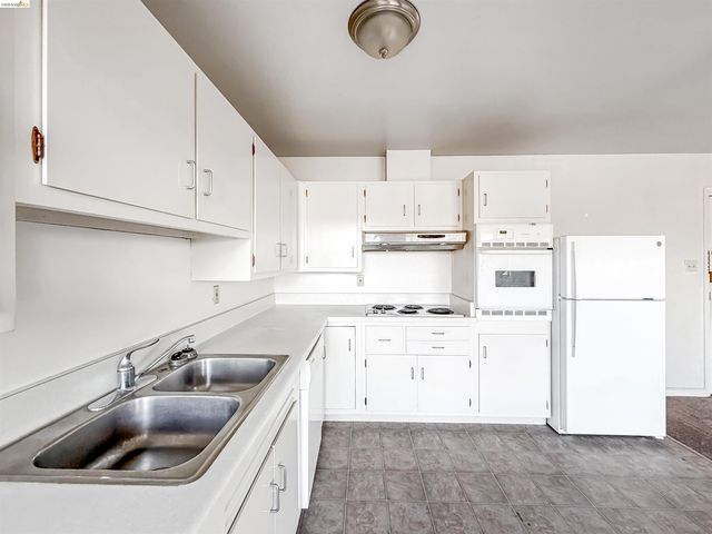 2172 Blake St, Berkeley, CA 94704