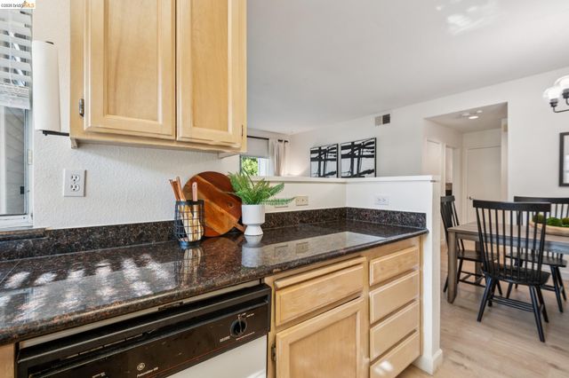 255 Florence Ct, Hercules, CA 94547