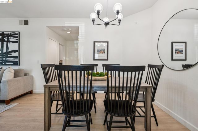 255 Florence Ct, Hercules, CA 94547