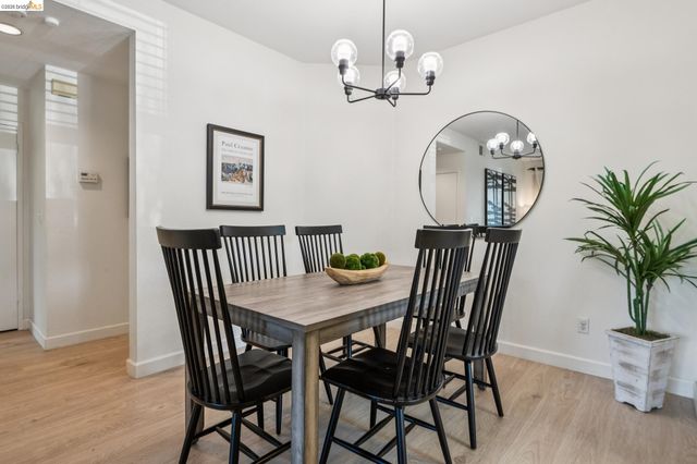 255 Florence Ct, Hercules, CA 94547