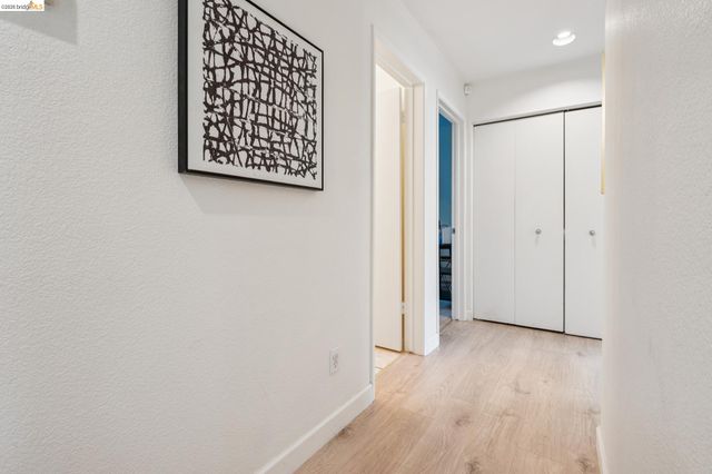 255 Florence Ct, Hercules, CA 94547