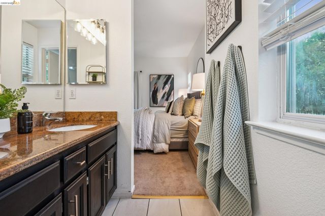 255 Florence Ct, Hercules, CA 94547