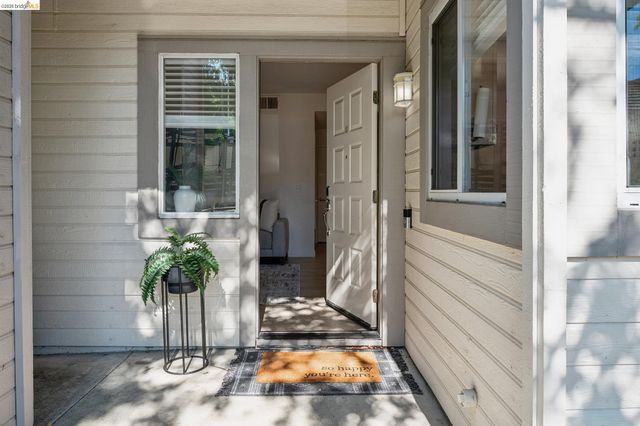 255 Florence Ct, Hercules, CA 94547