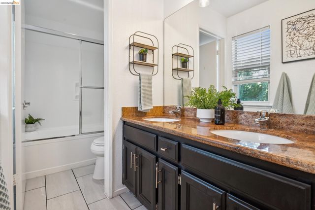 255 Florence Ct, Hercules, CA 94547