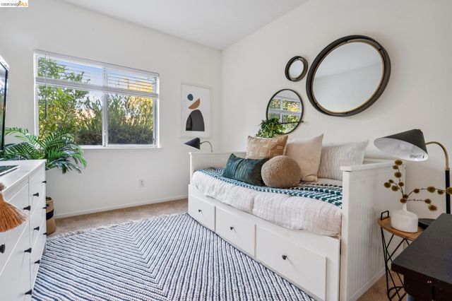 255 Florence Ct, Hercules, CA 94547