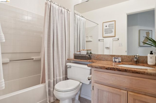 255 Florence Ct, Hercules, CA 94547