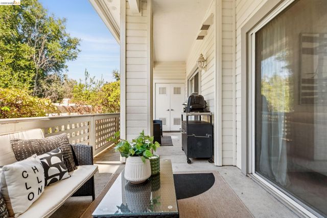 255 Florence Ct, Hercules, CA 94547