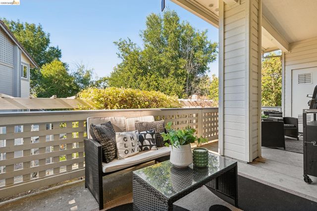 255 Florence Ct, Hercules, CA 94547