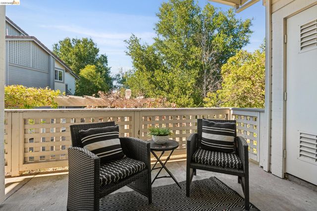 255 Florence Ct, Hercules, CA 94547