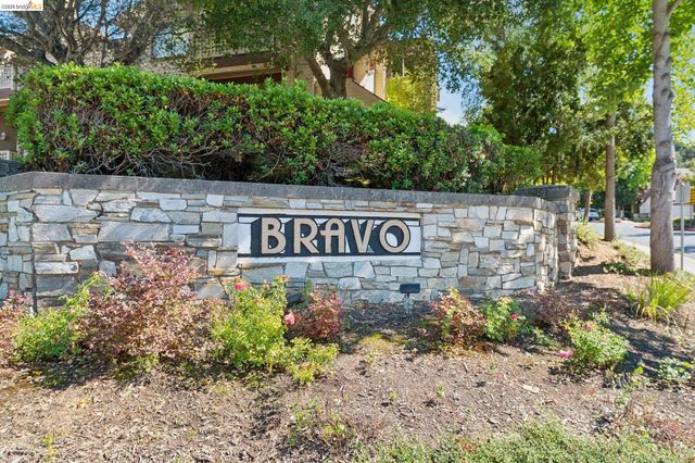 255 Florence Ct, Hercules, CA 94547