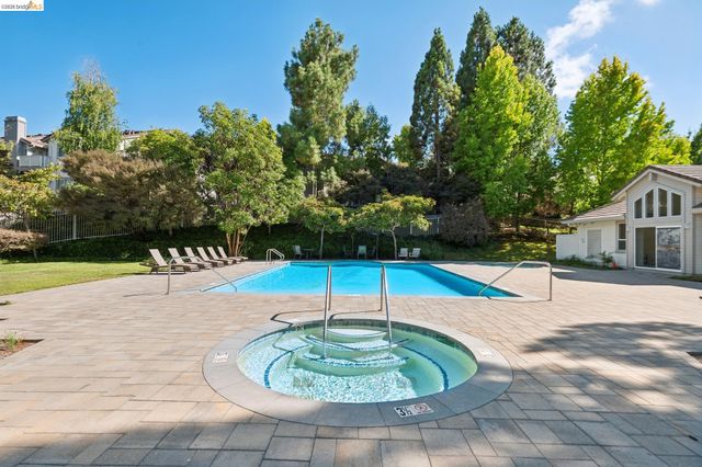 255 Florence Ct, Hercules, CA 94547