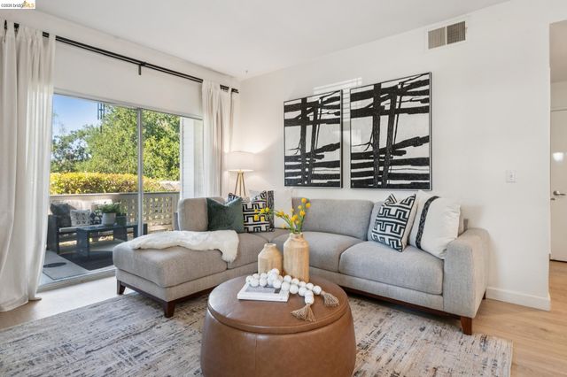 255 Florence Ct, Hercules, CA 94547