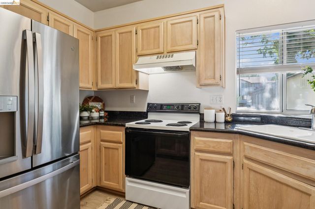 255 Florence Ct, Hercules, CA 94547