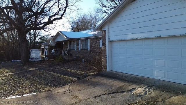 1404 S Broadway Street, Poteau, OK 74953
