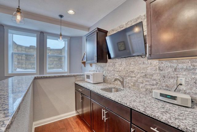 9067 S Cordgrass CIRCLE E, Franklin, WI 53132