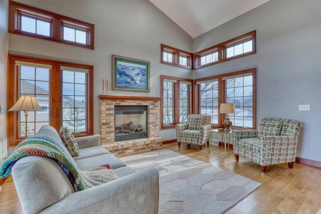 9067 S Cordgrass CIRCLE E, Franklin, WI 53132