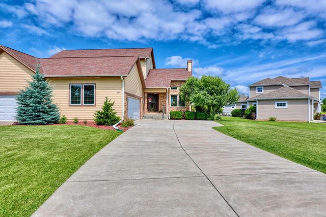 9067 S Cordgrass CIRCLE E, Franklin, WI 53132