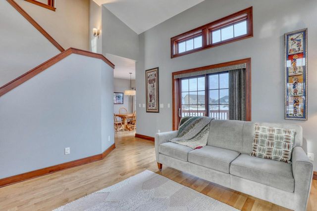 9067 S Cordgrass CIRCLE E, Franklin, WI 53132