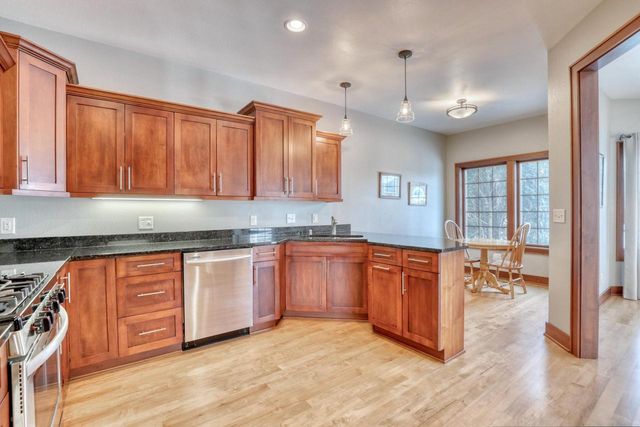 9067 S Cordgrass CIRCLE E, Franklin, WI 53132